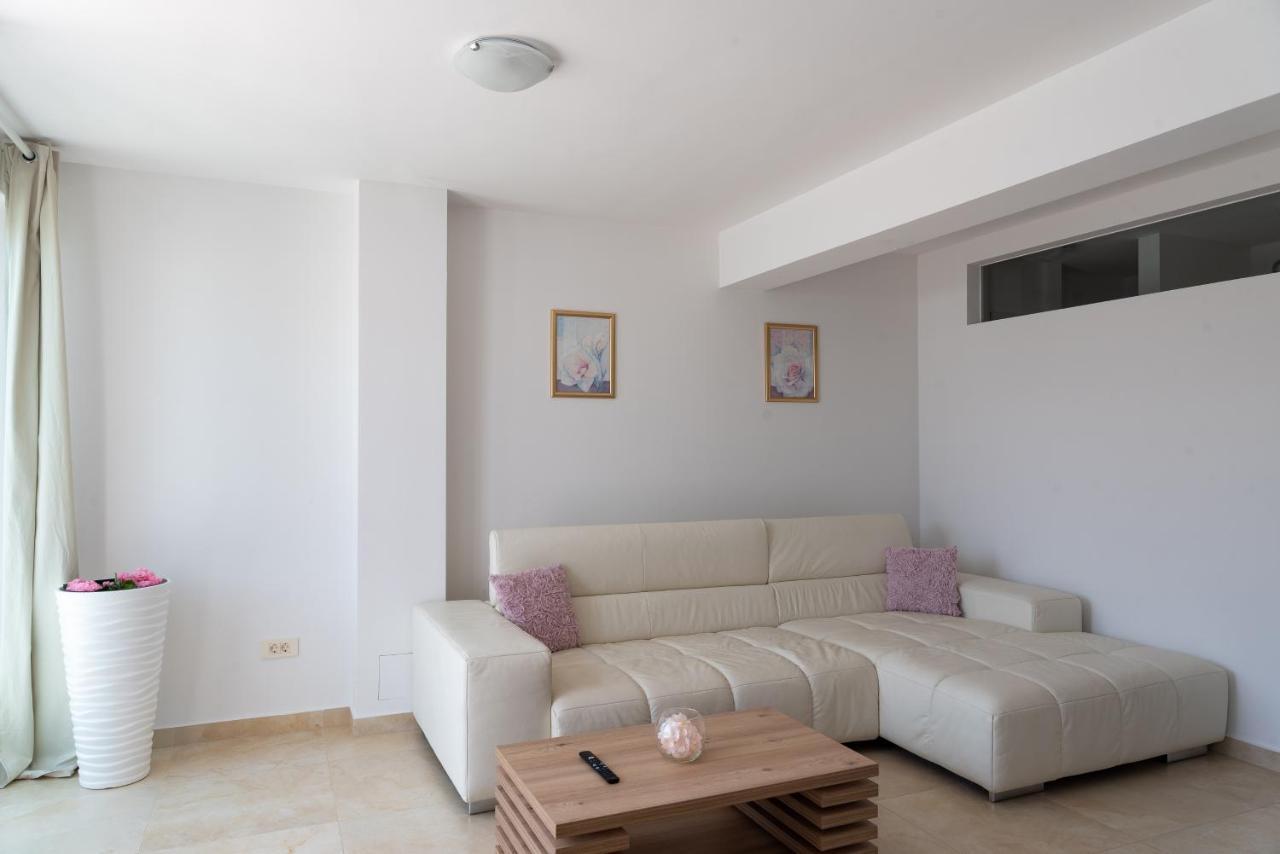 Amore Apatmani Čelina Exterior foto